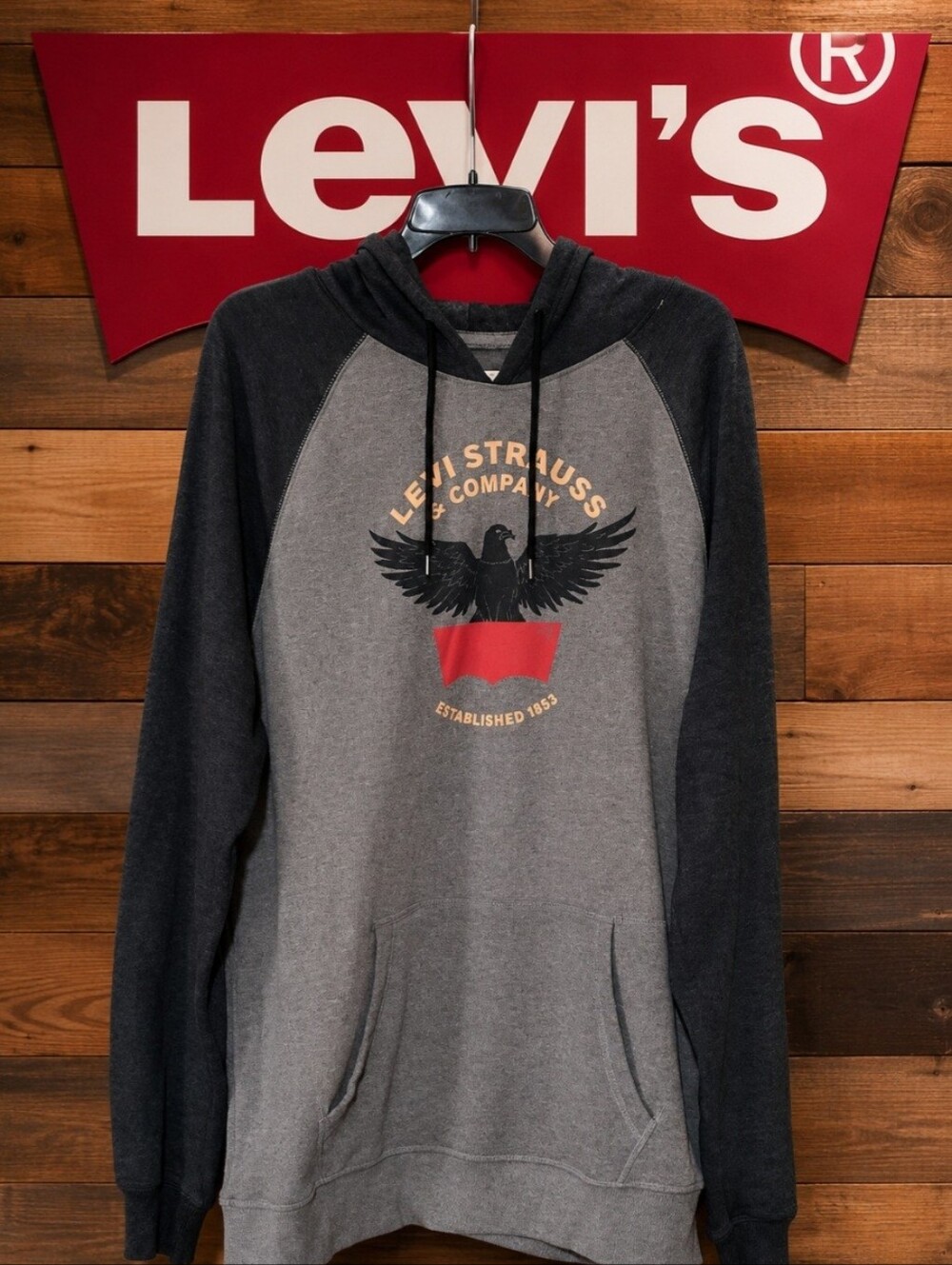 Levi's Standard Fit Hoodie Shirt 2XL Gray Black Eagle Graphic Pullover NWT Mens